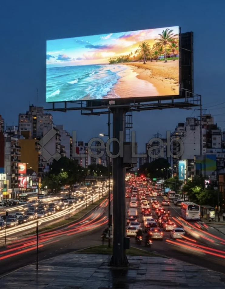 Valla publicitaria LED en una avenida